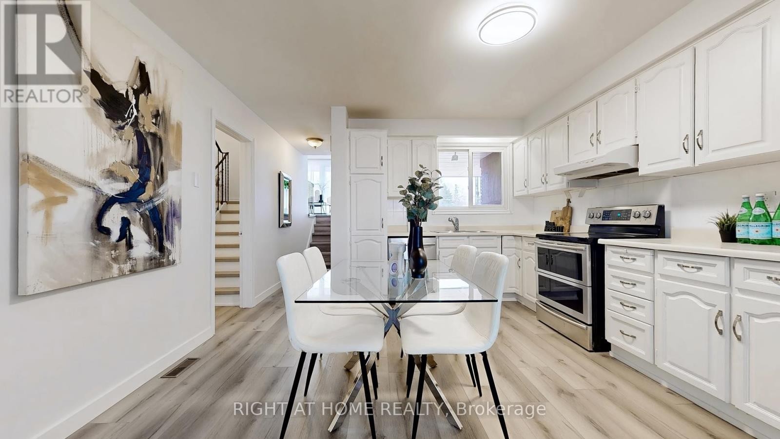 












12A KENMORE AVENUE

,
Toronto (Clairlea-Birchmount),




Ontario
M1K1B4

