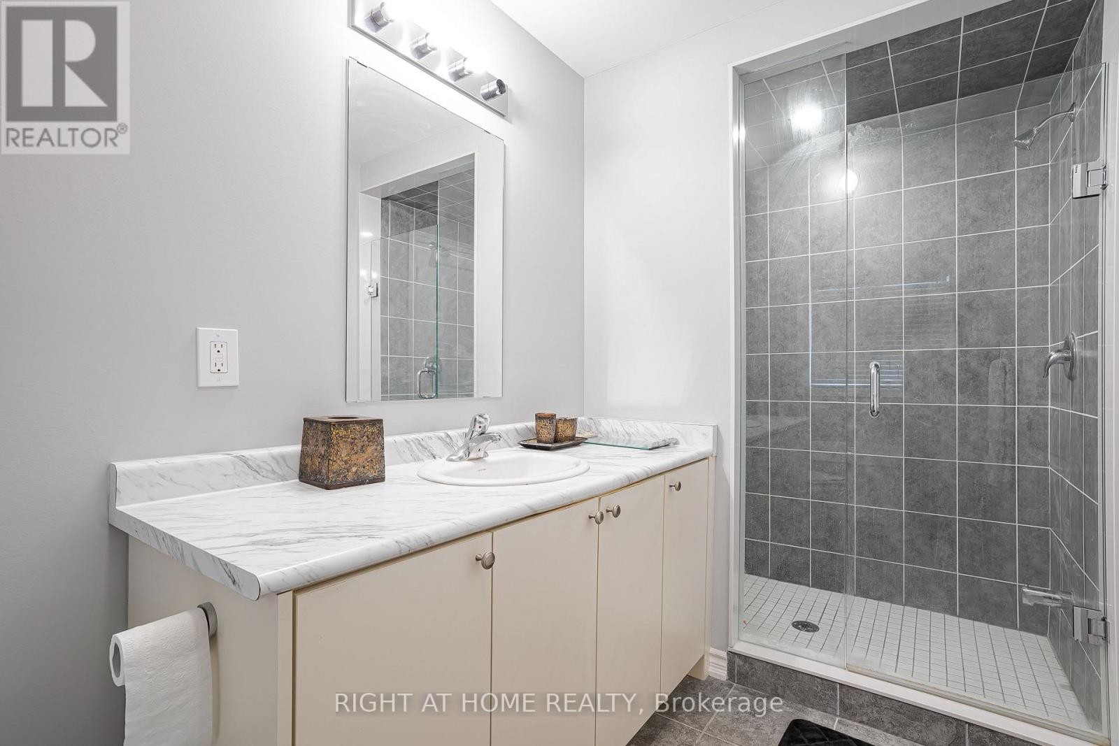 












192 CLOSSON DRIVE

,
Whitby,




Ontario
L1P0M6

