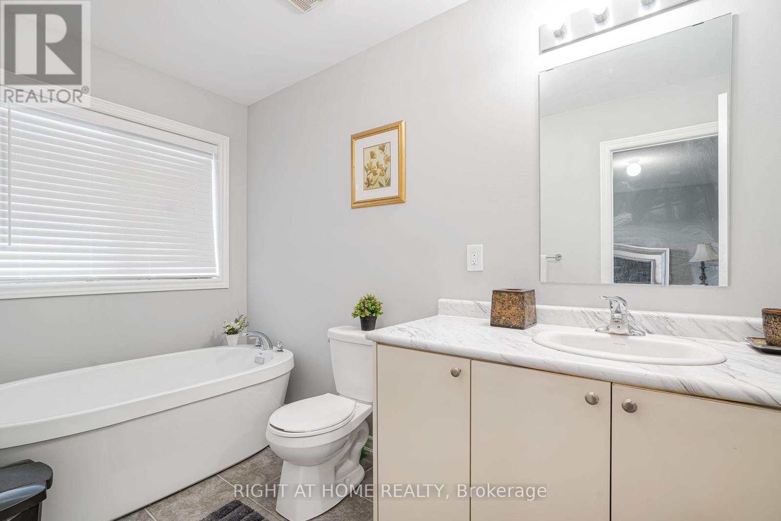 












192 CLOSSON DRIVE

,
Whitby,




Ontario
L1P0M6

