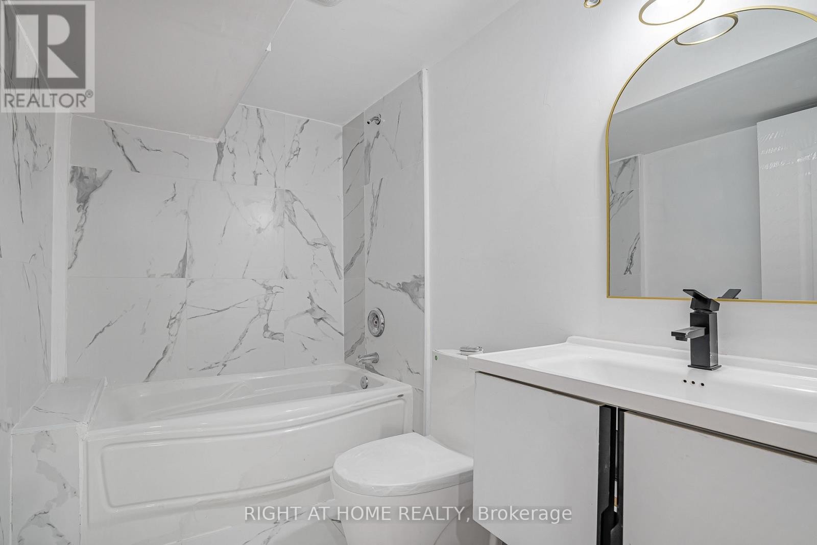 












192 CLOSSON DRIVE

,
Whitby,




Ontario
L1P0M6

