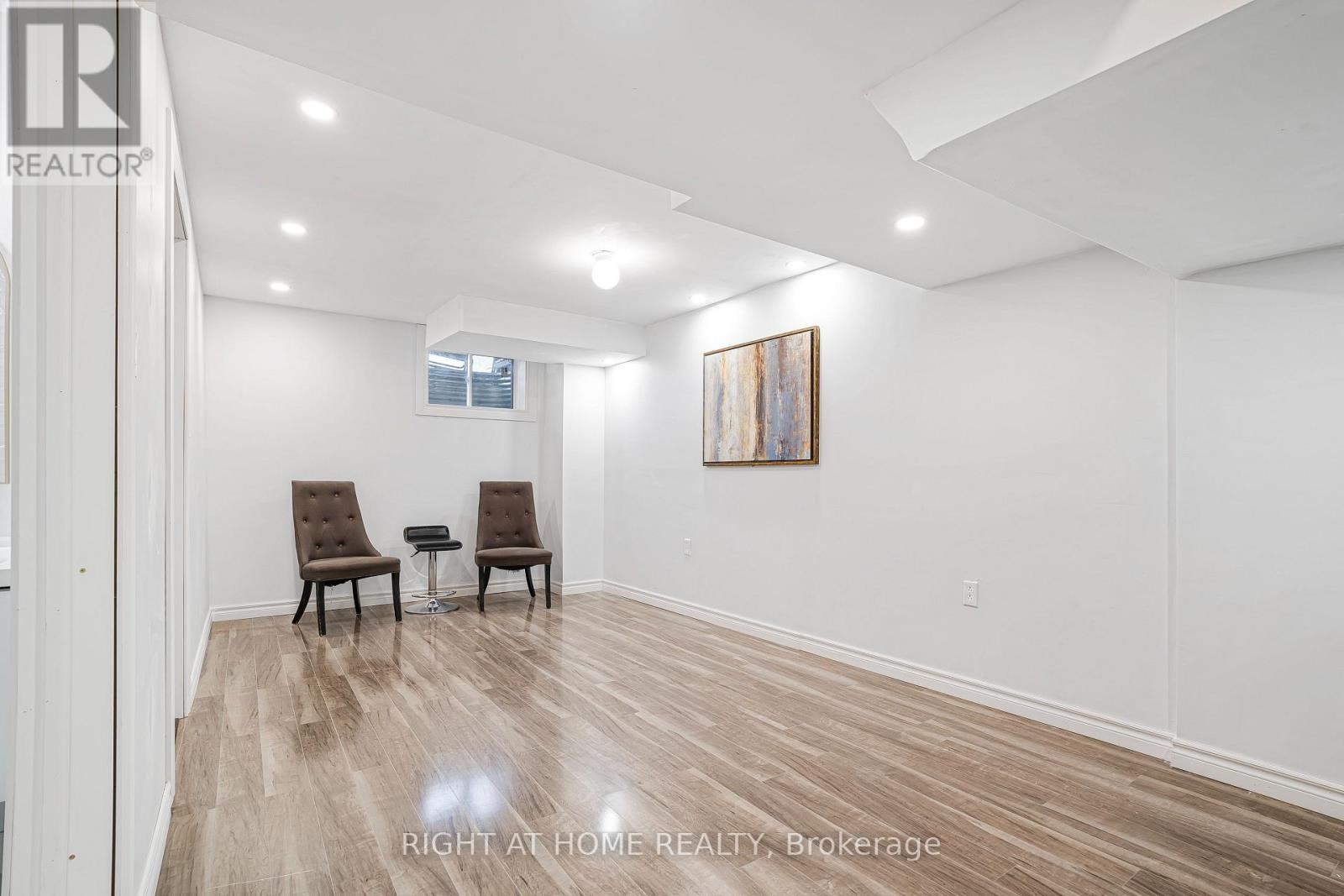 












192 CLOSSON DRIVE

,
Whitby,




Ontario
L1P0M6

