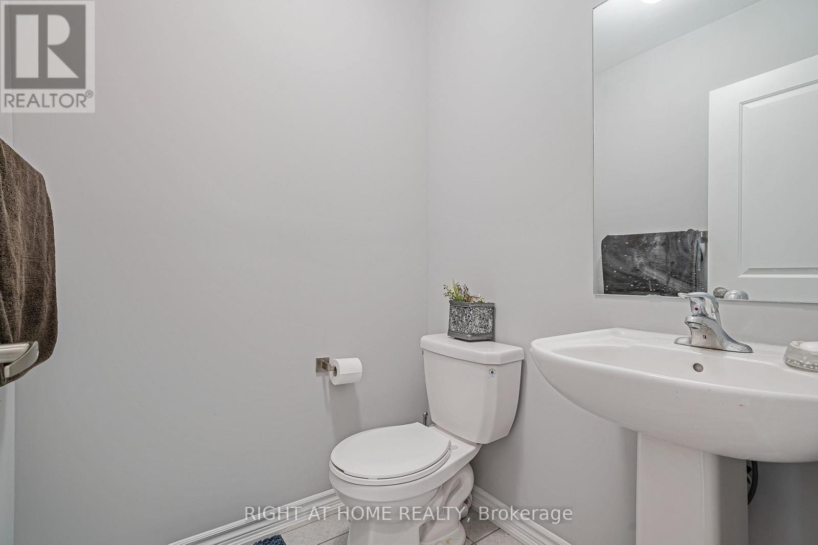 












192 CLOSSON DRIVE

,
Whitby,




Ontario
L1P0M6


