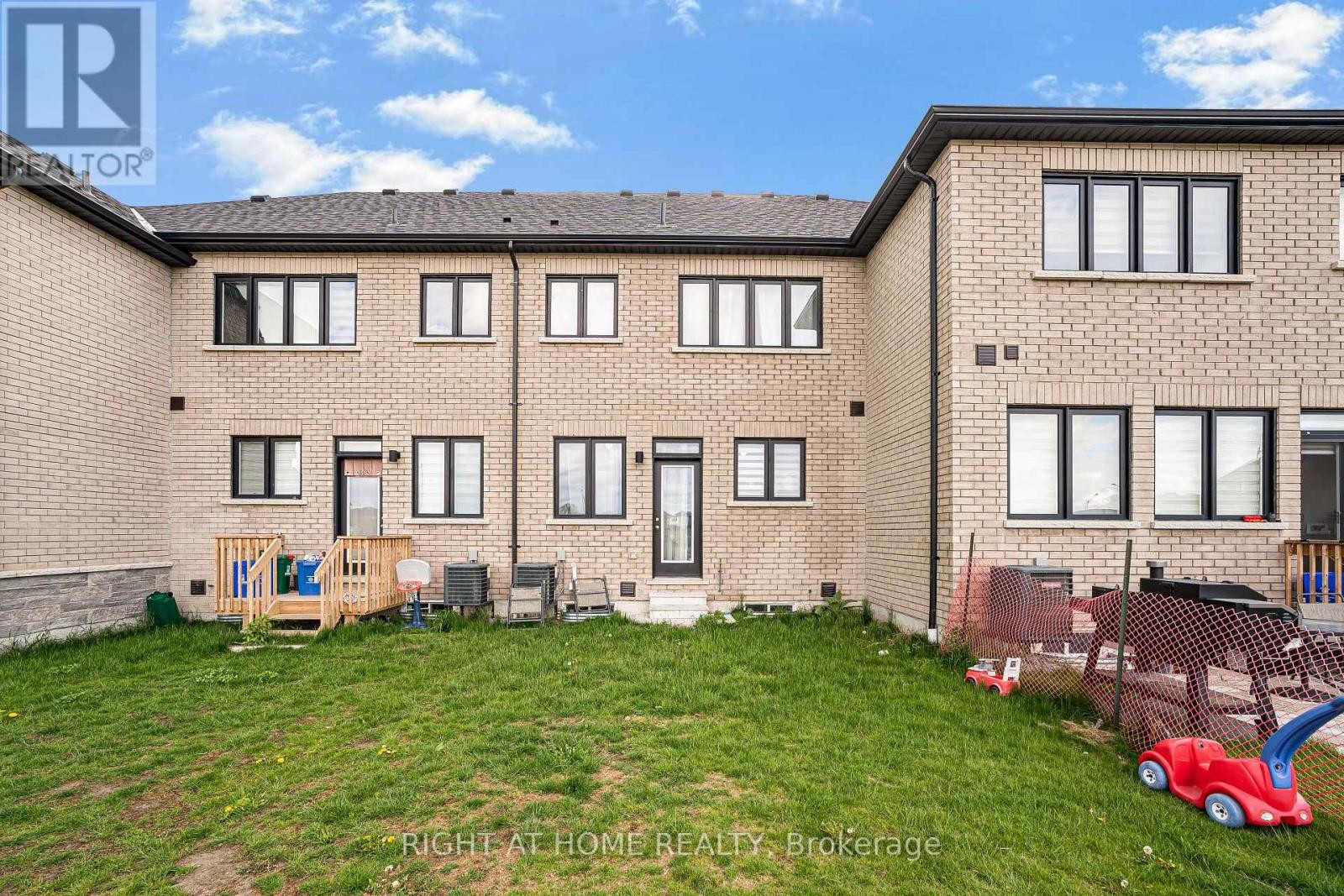












192 CLOSSON DRIVE

,
Whitby,




Ontario
L1P0M6

