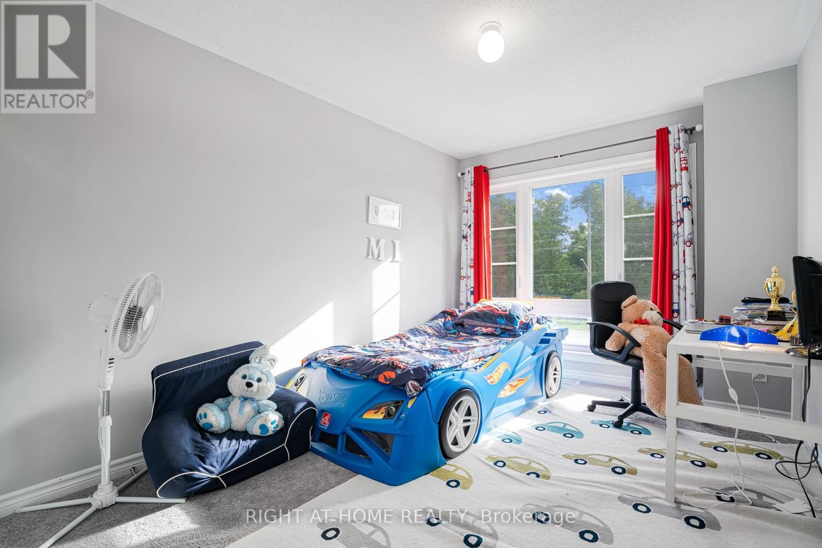 












192 CLOSSON DRIVE

,
Whitby,




Ontario
L1P0M6

