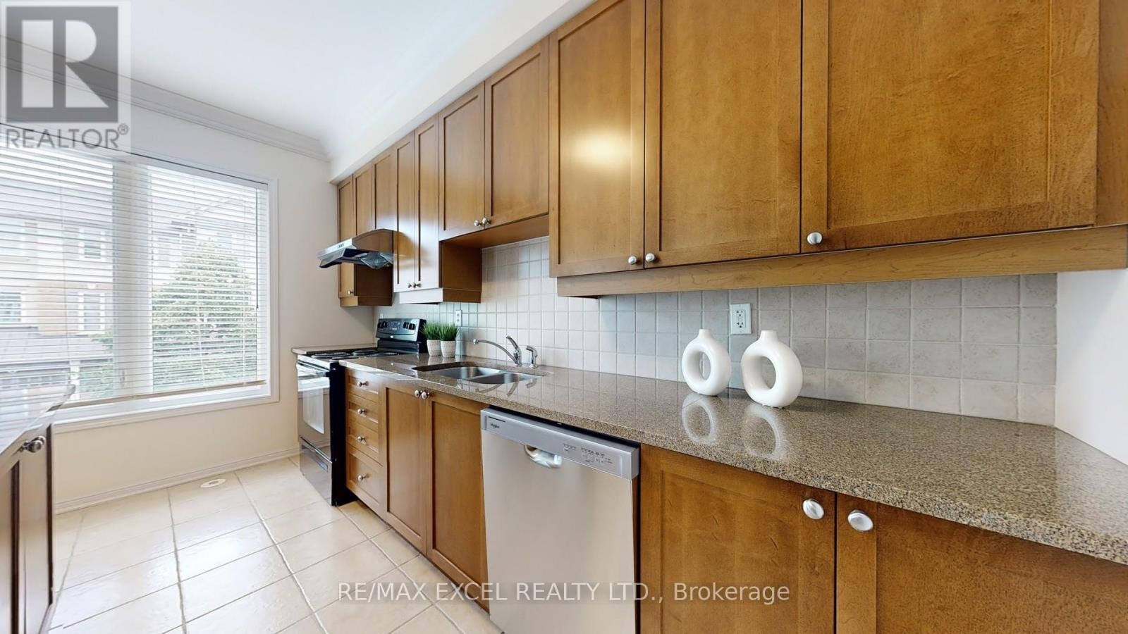 












5 PETHICK STREET

,
Toronto (Clairlea-Birchmount),




Ontario
M1L0C9

