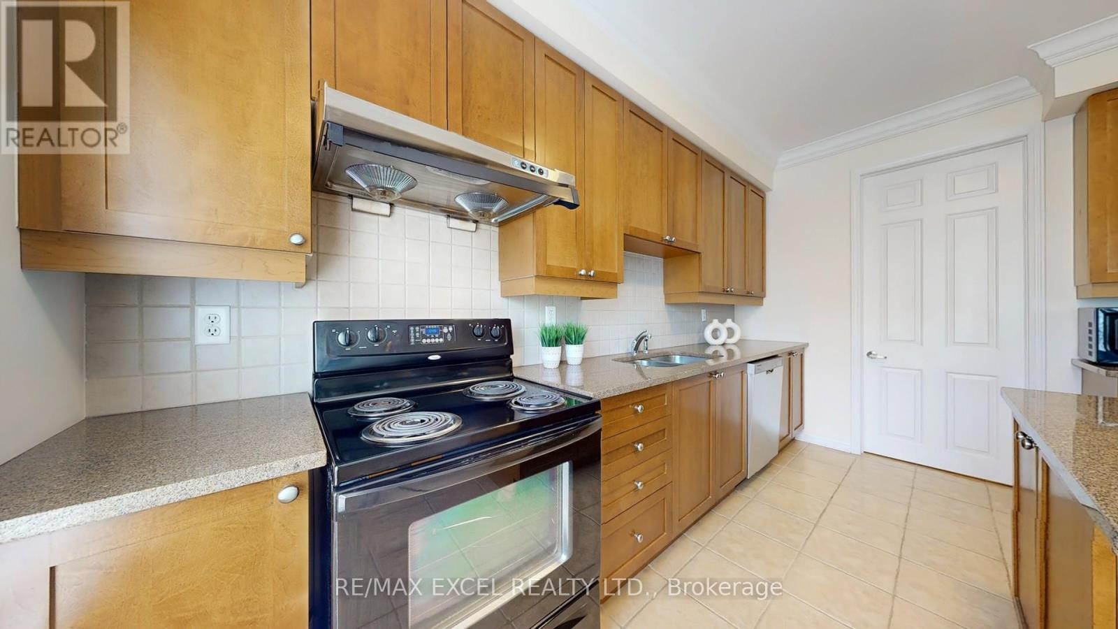 












5 PETHICK STREET

,
Toronto (Clairlea-Birchmount),




Ontario
M1L0C9

