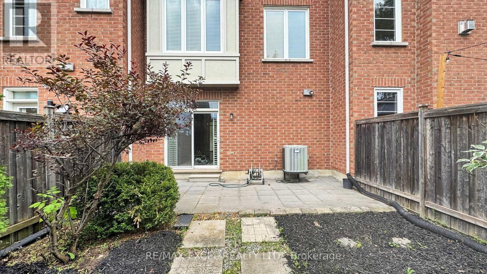 












5 PETHICK STREET

,
Toronto (Clairlea-Birchmount),




Ontario
M1L0C9

