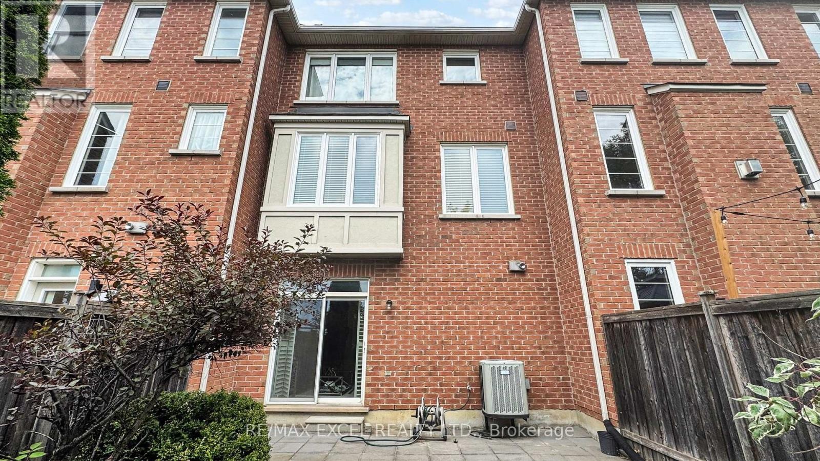 












5 PETHICK STREET

,
Toronto (Clairlea-Birchmount),




Ontario
M1L0C9

