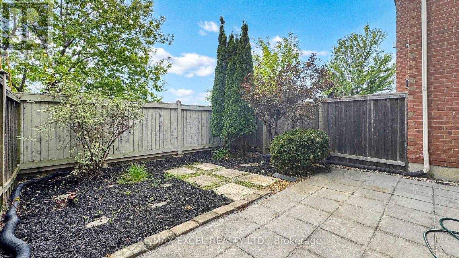 












5 PETHICK STREET

,
Toronto (Clairlea-Birchmount),




Ontario
M1L0C9

