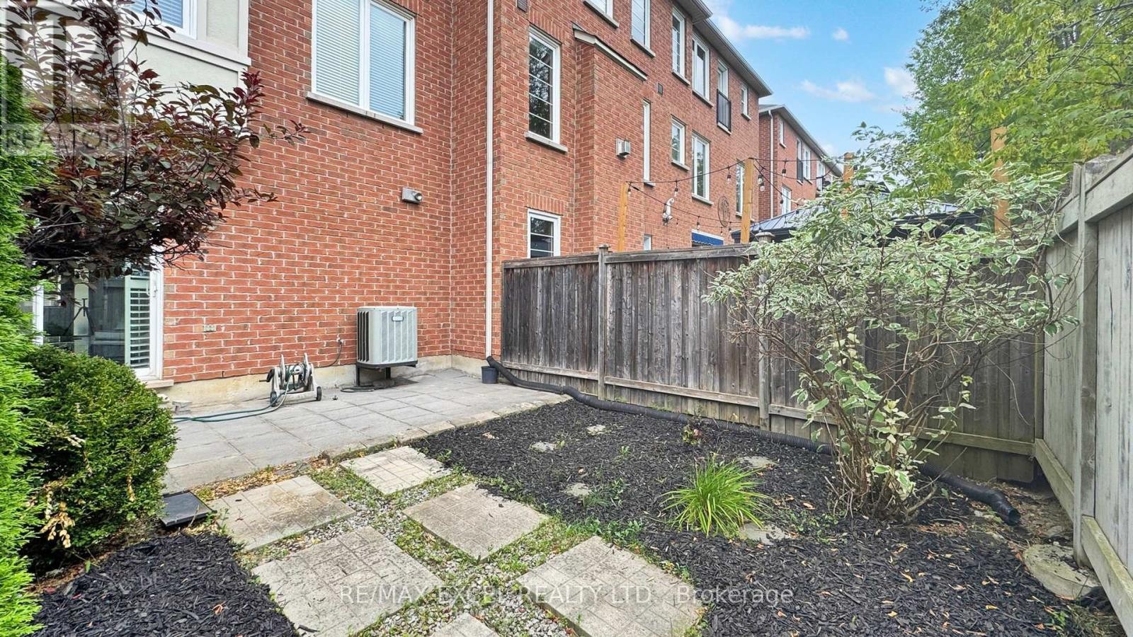 












5 PETHICK STREET

,
Toronto (Clairlea-Birchmount),




Ontario
M1L0C9


