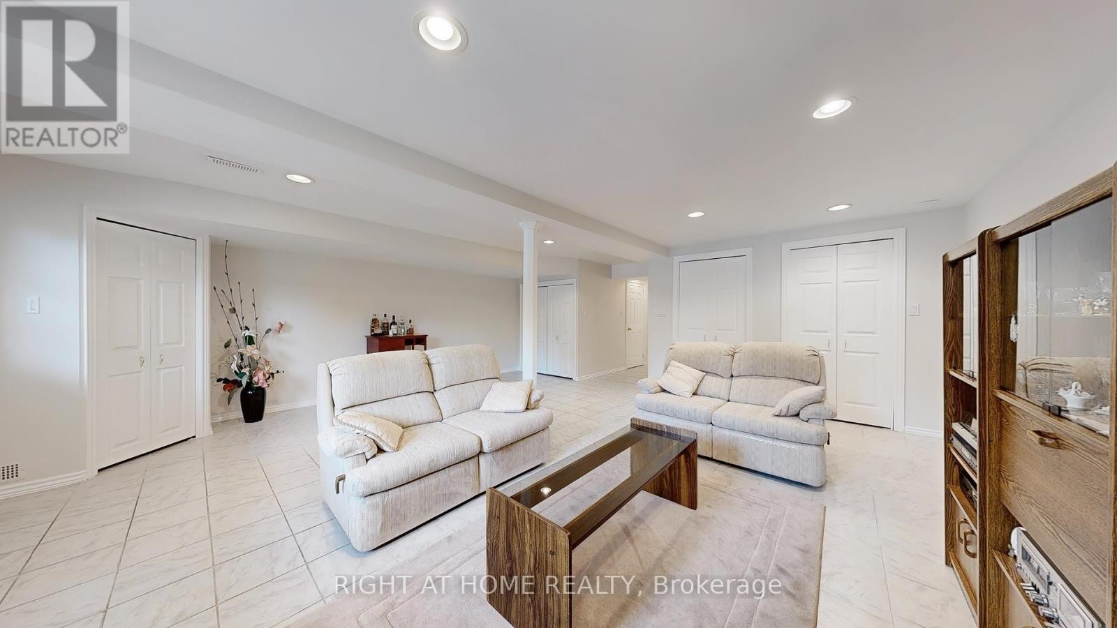 












51 - 1111 WILSON ROAD N

,
Oshawa (Pinecrest),




Ontario
L1G8C2

