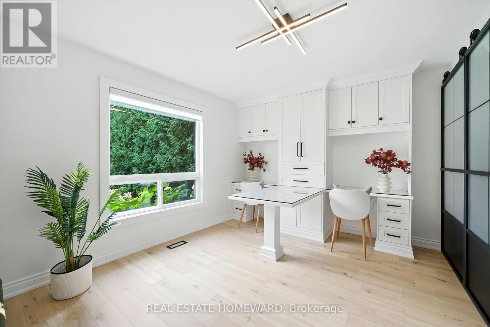 












63 WHITBURN STREET

,
Whitby (Williamsburg),




Ontario
L1R1R4

