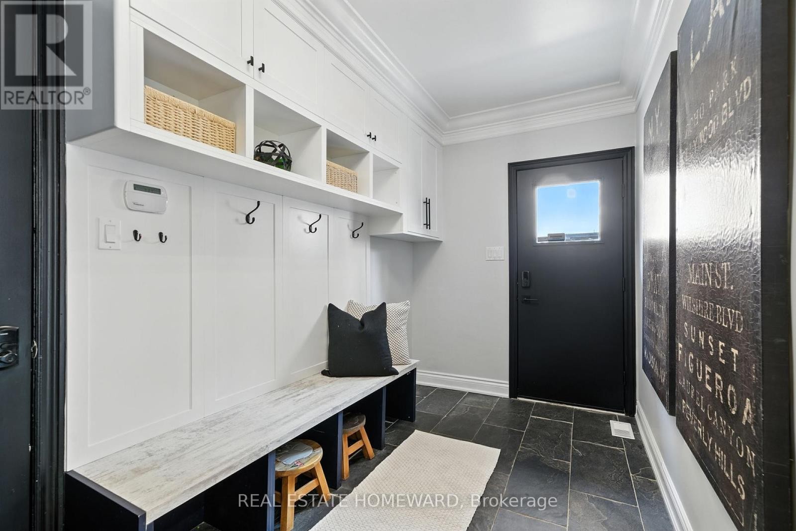 












63 WHITBURN STREET

,
Whitby (Williamsburg),




Ontario
L1R1R4

