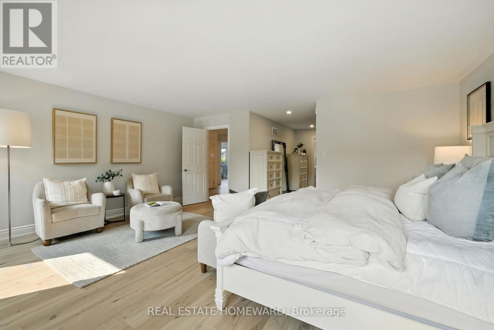 












63 WHITBURN STREET

,
Whitby (Williamsburg),




Ontario
L1R1R4

