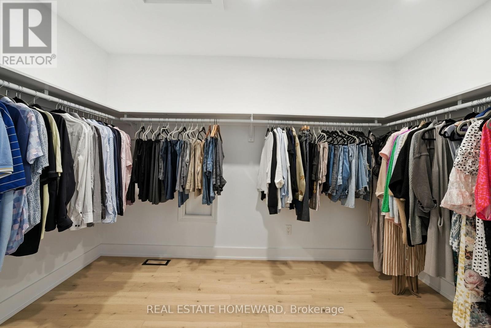












63 WHITBURN STREET

,
Whitby (Williamsburg),




Ontario
L1R1R4

