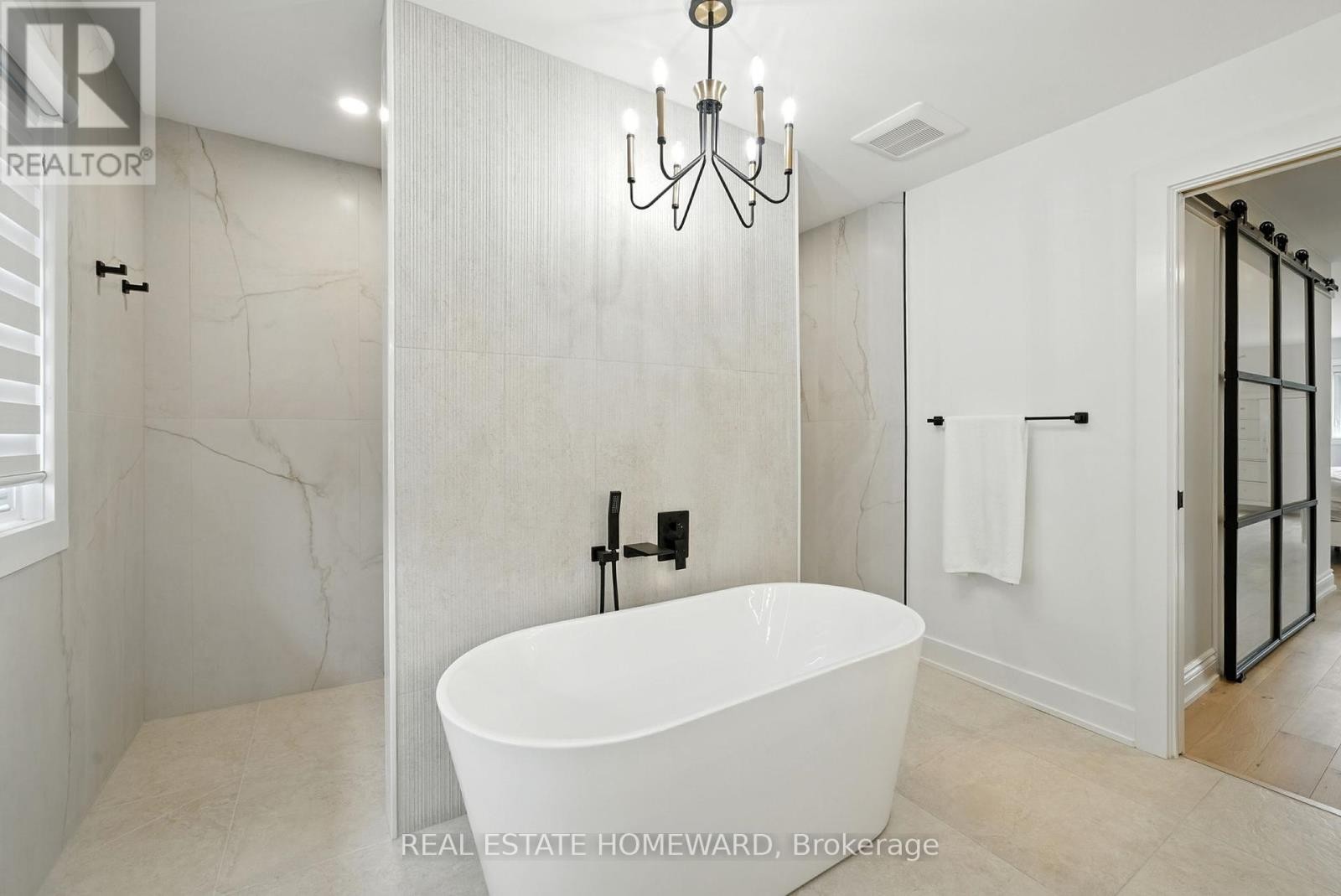 












63 WHITBURN STREET

,
Whitby (Williamsburg),




Ontario
L1R1R4

