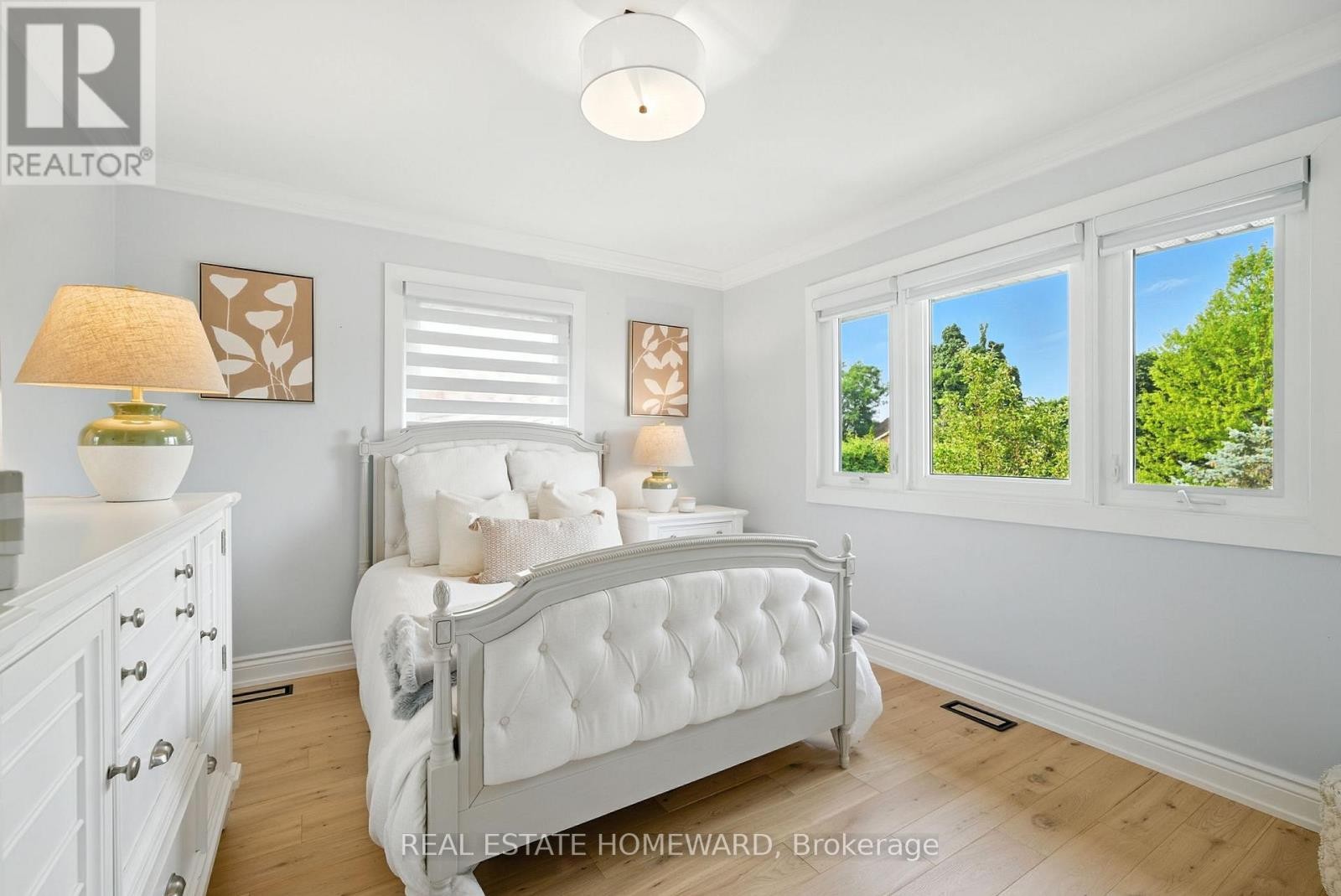 












63 WHITBURN STREET

,
Whitby (Williamsburg),




Ontario
L1R1R4


