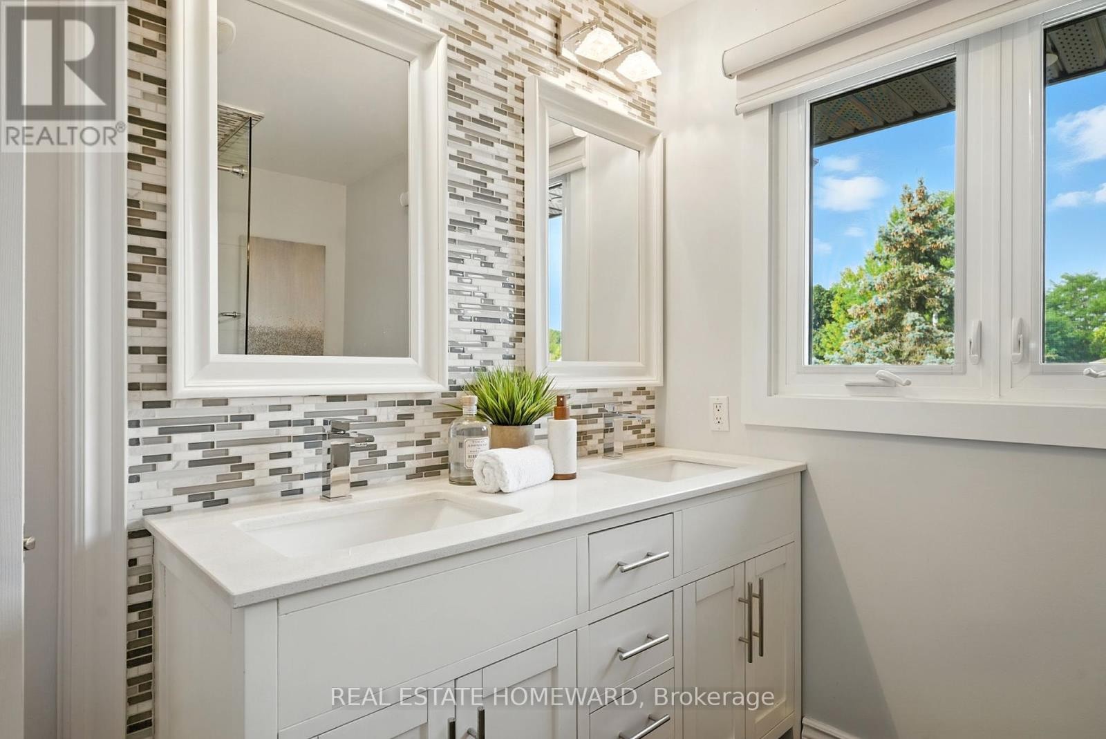 












63 WHITBURN STREET

,
Whitby (Williamsburg),




Ontario
L1R1R4

