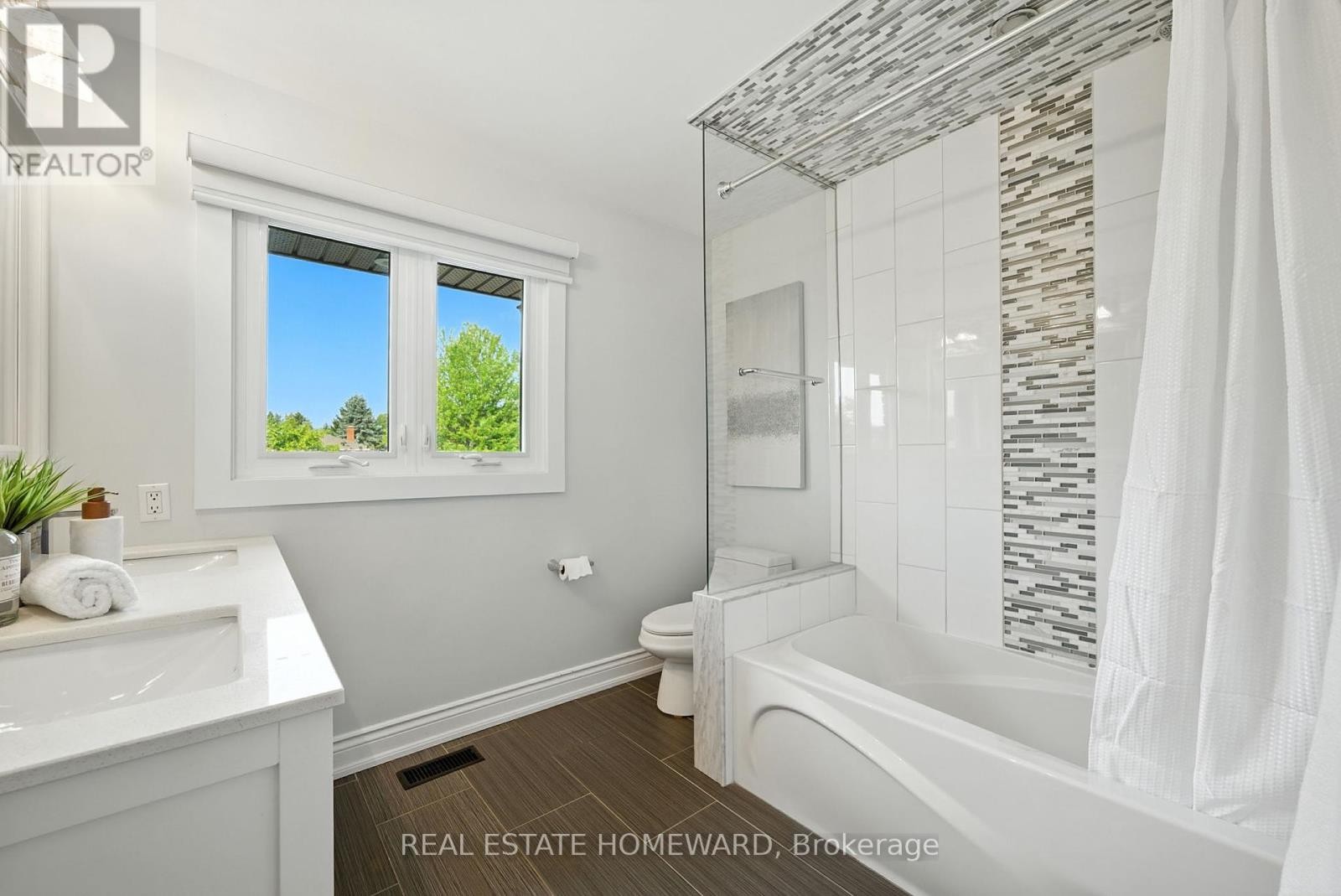












63 WHITBURN STREET

,
Whitby (Williamsburg),




Ontario
L1R1R4

