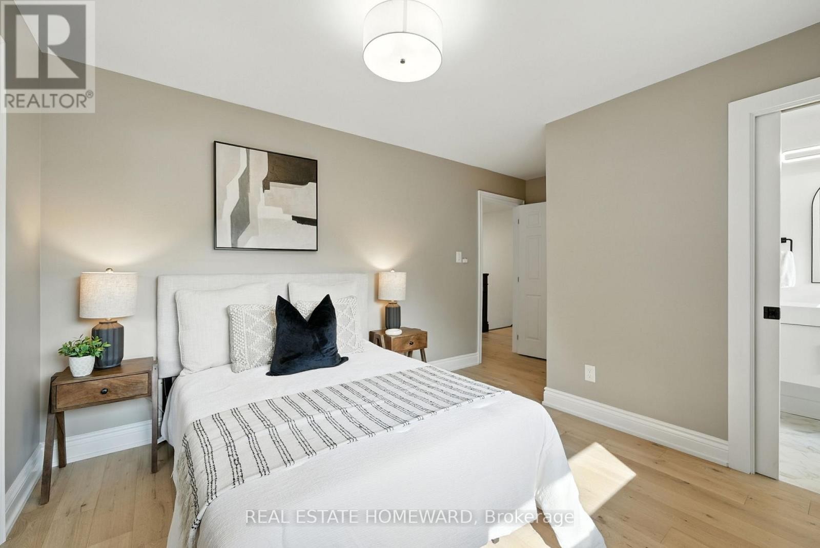 












63 WHITBURN STREET

,
Whitby (Williamsburg),




Ontario
L1R1R4

