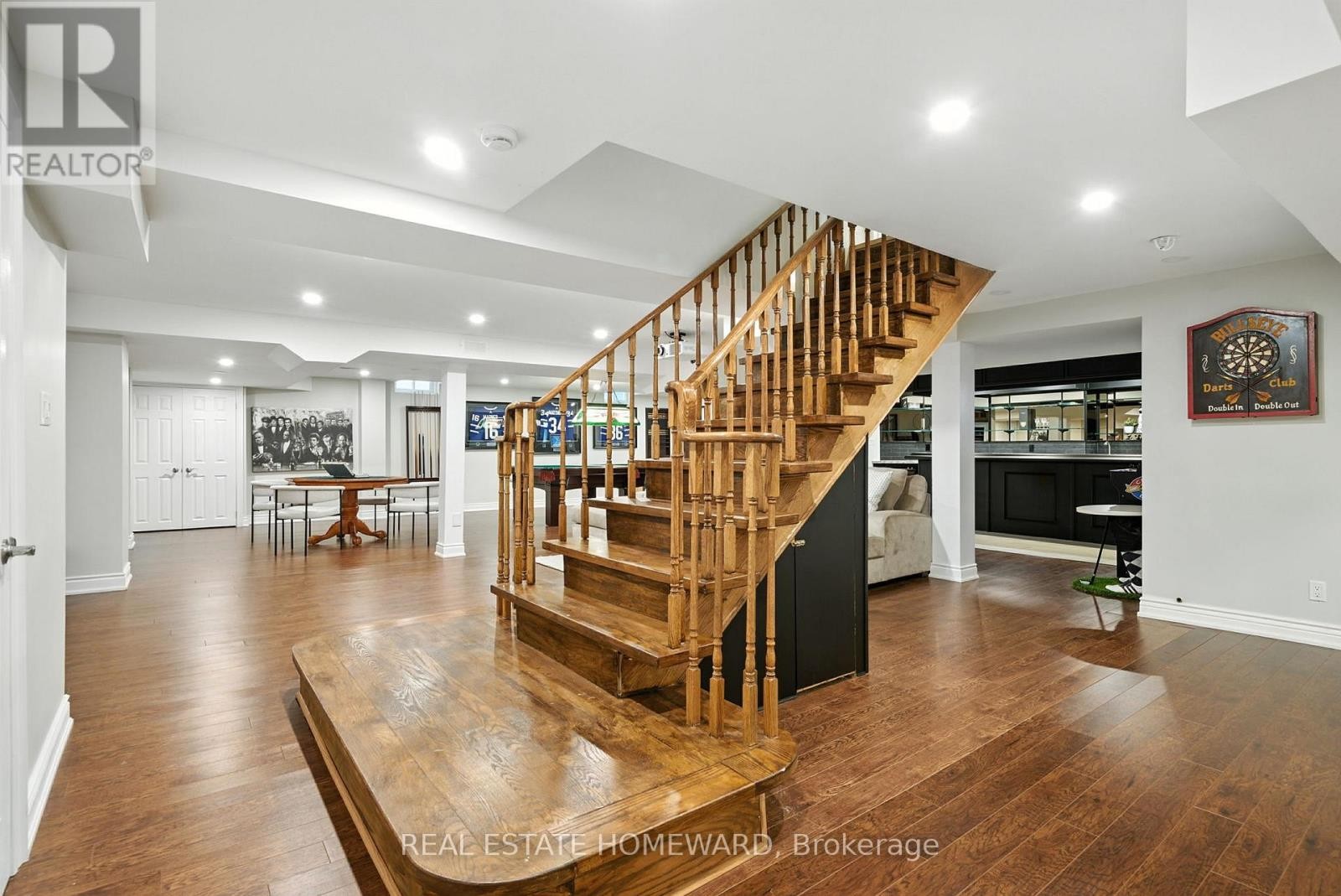












63 WHITBURN STREET

,
Whitby (Williamsburg),




Ontario
L1R1R4

