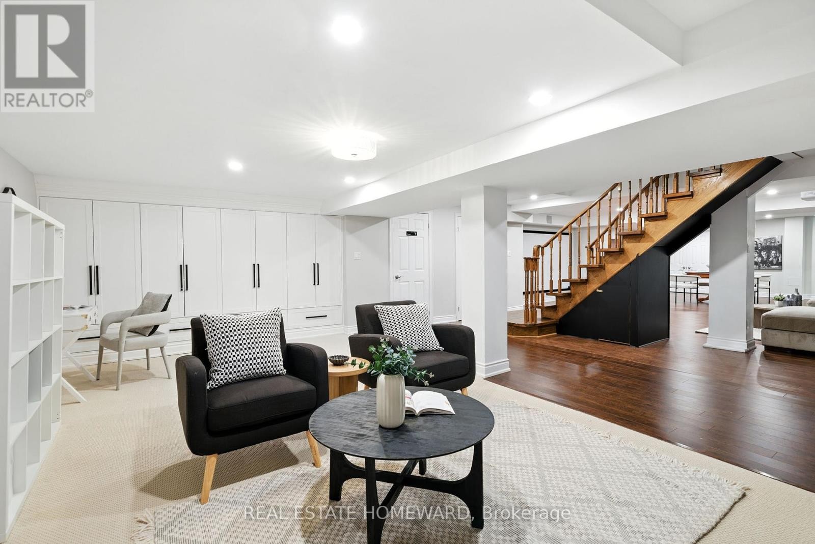 












63 WHITBURN STREET

,
Whitby (Williamsburg),




Ontario
L1R1R4

