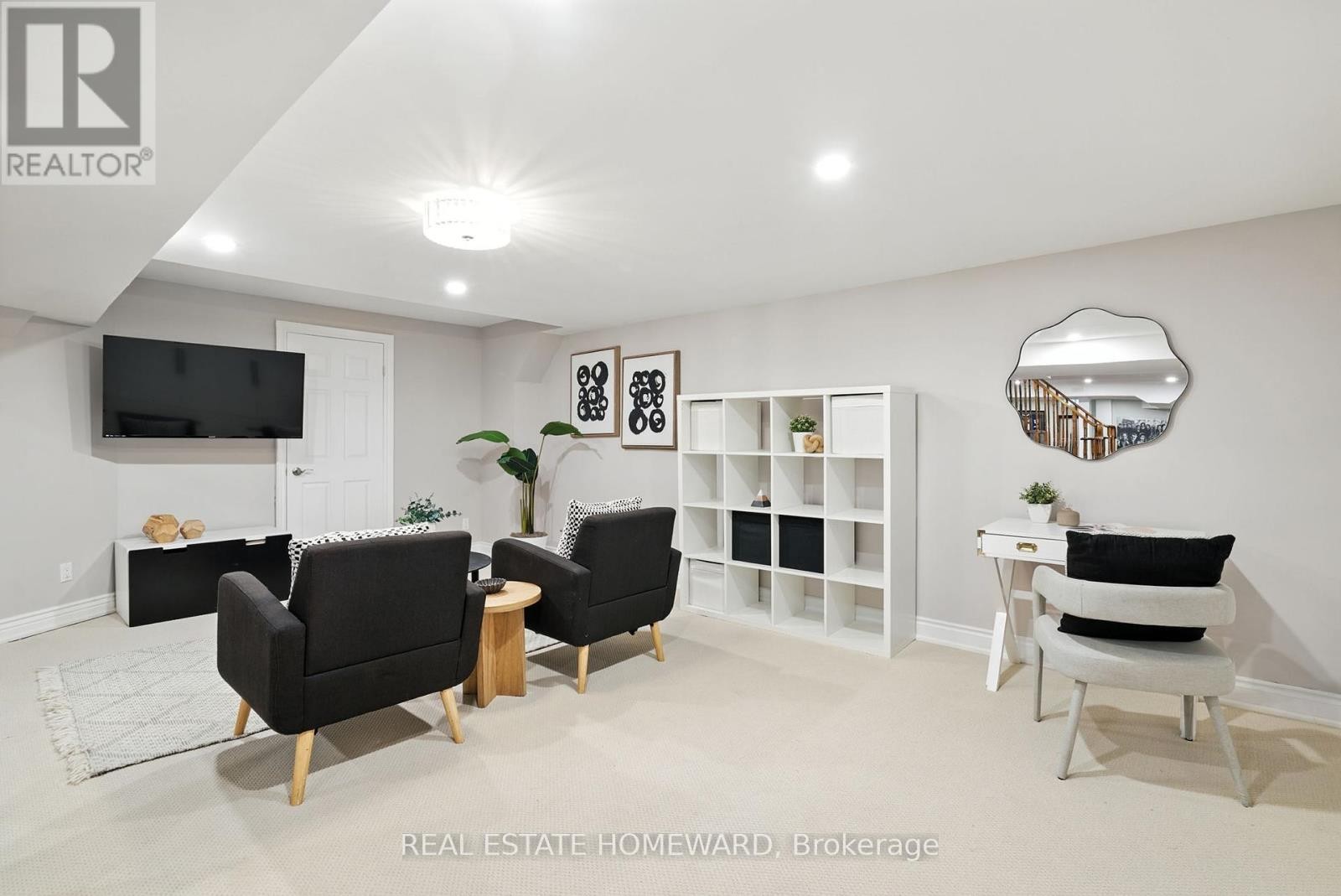 












63 WHITBURN STREET

,
Whitby (Williamsburg),




Ontario
L1R1R4

