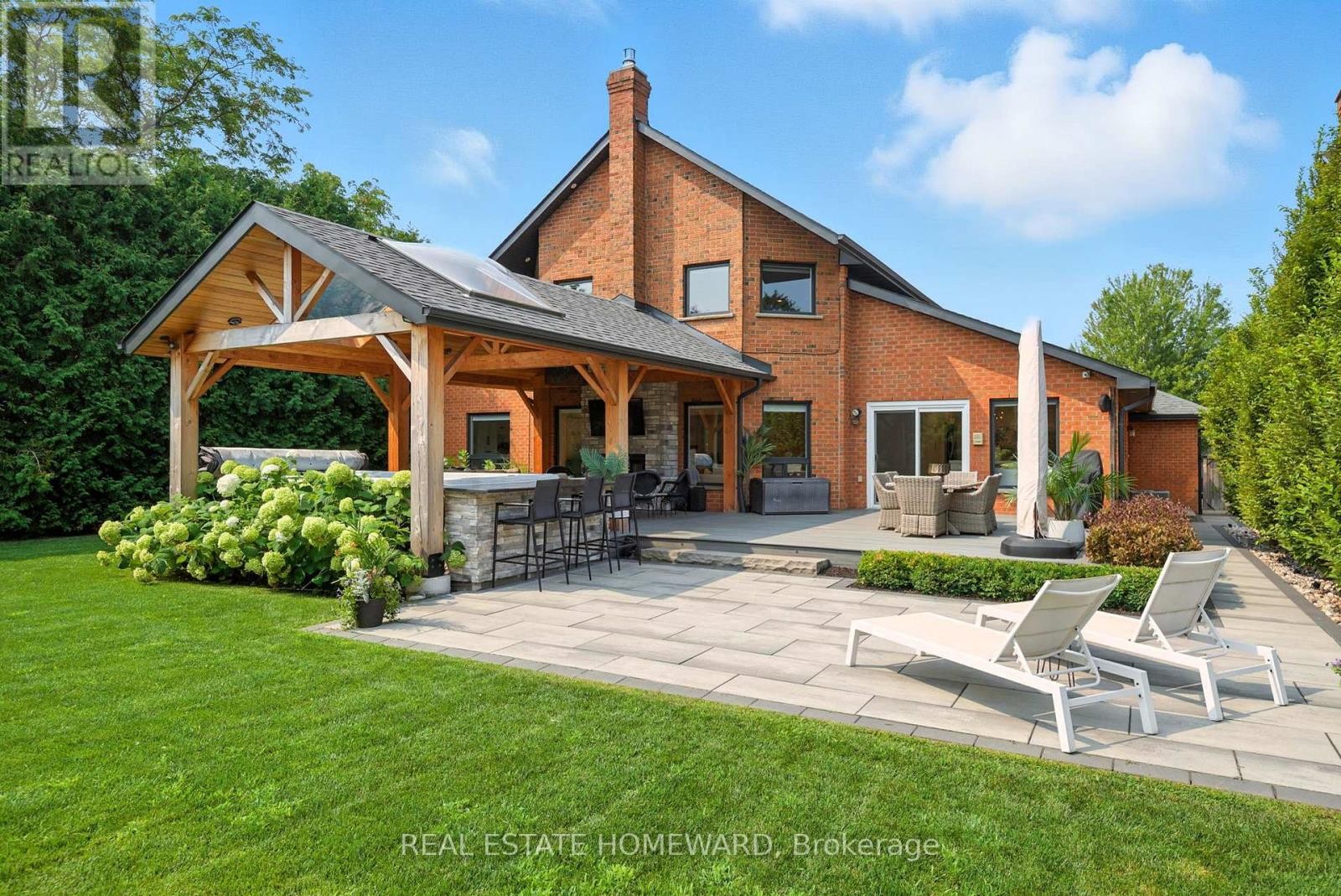 












63 WHITBURN STREET

,
Whitby (Williamsburg),




Ontario
L1R1R4

