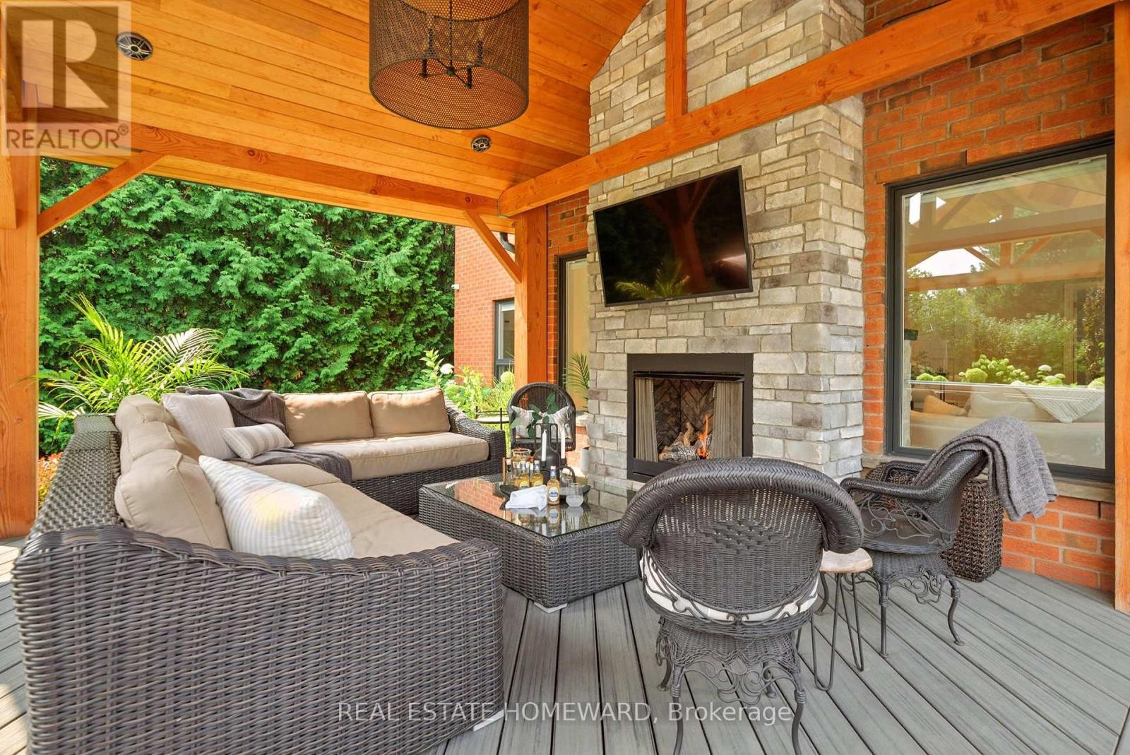 












63 WHITBURN STREET

,
Whitby (Williamsburg),




Ontario
L1R1R4

