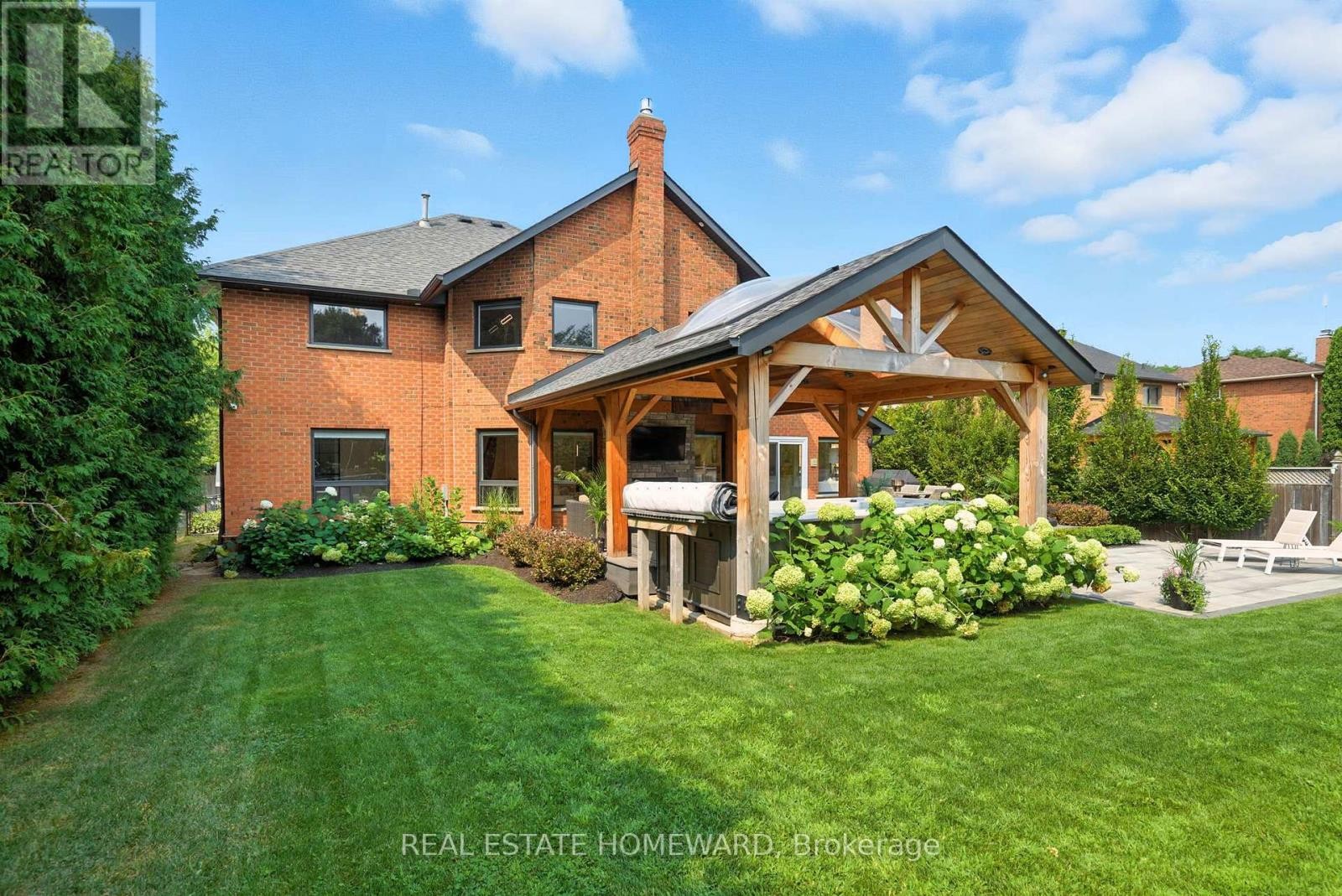 












63 WHITBURN STREET

,
Whitby (Williamsburg),




Ontario
L1R1R4

