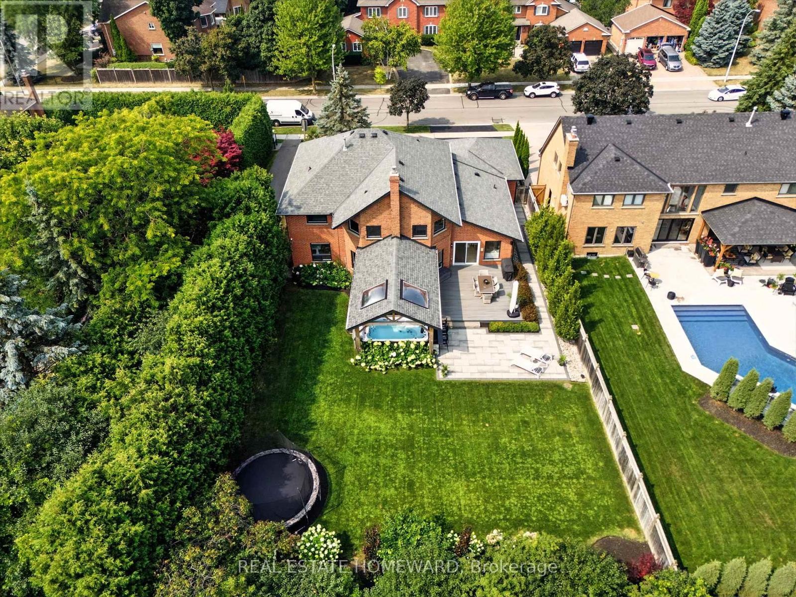 












63 WHITBURN STREET

,
Whitby (Williamsburg),




Ontario
L1R1R4

