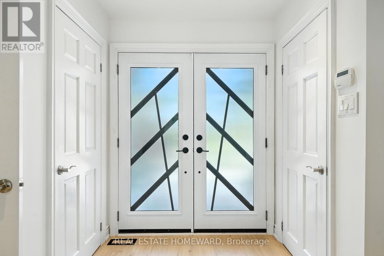 












63 WHITBURN STREET

,
Whitby (Williamsburg),




Ontario
L1R1R4

