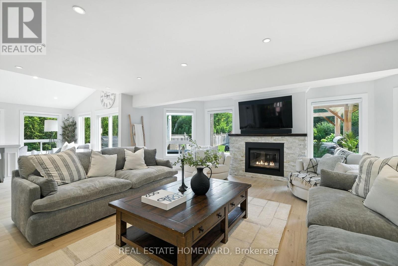 












63 WHITBURN STREET

,
Whitby (Williamsburg),




Ontario
L1R1R4

