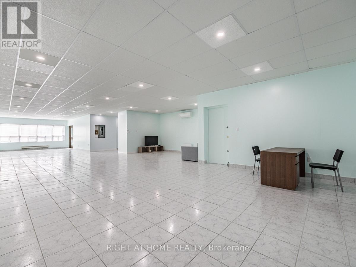 












2ND FLOOR - 600 GERRARD STREET E

,
Toronto (North Riverdale),




Ontario
M4M1Y3

