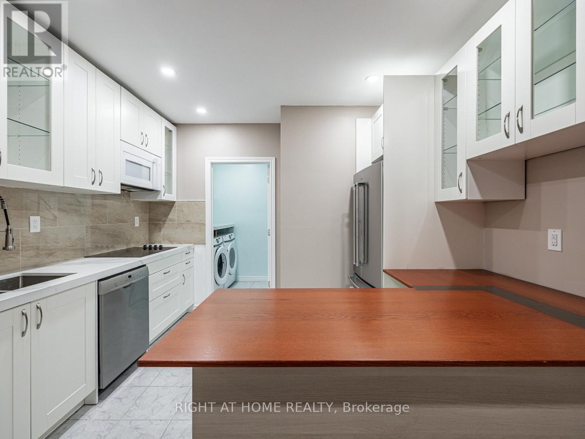 












2ND FLOOR - 600 GERRARD STREET E

,
Toronto (North Riverdale),




Ontario
M4M1Y3

