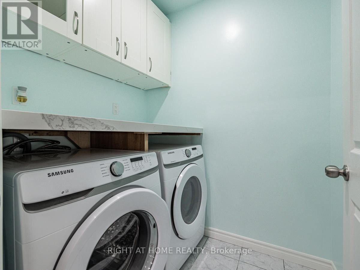 












2ND FLOOR - 600 GERRARD STREET E

,
Toronto (North Riverdale),




Ontario
M4M1Y3

