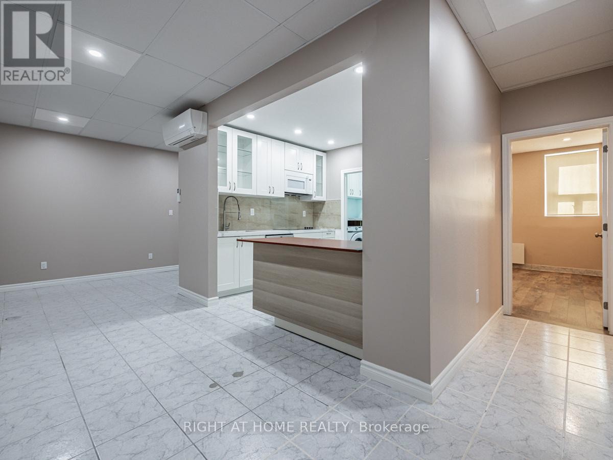 












2ND FLOOR - 600 GERRARD STREET E

,
Toronto (North Riverdale),




Ontario
M4M1Y3

