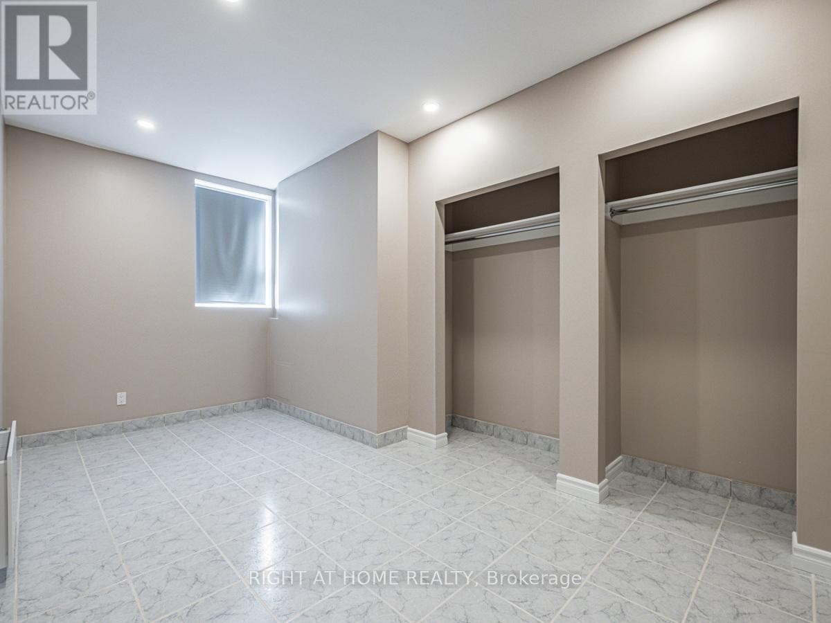 












2ND FLOOR - 600 GERRARD STREET E

,
Toronto (North Riverdale),




Ontario
M4M1Y3

