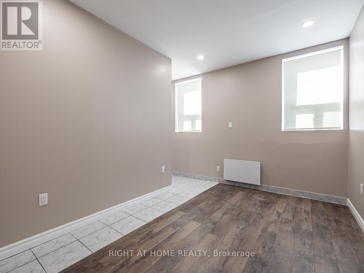 












2ND FLOOR - 600 GERRARD STREET E

,
Toronto (North Riverdale),




Ontario
M4M1Y3

