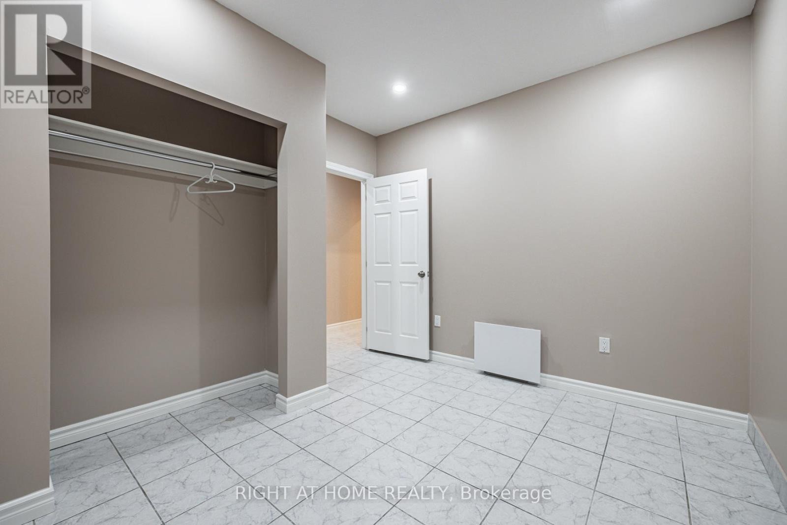 












2ND FLOOR - 600 GERRARD STREET E

,
Toronto (North Riverdale),




Ontario
M4M1Y3

