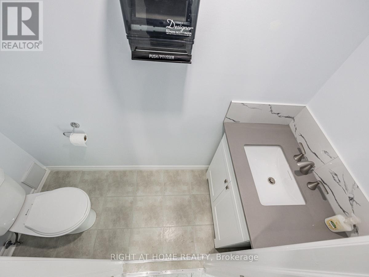 












2ND FLOOR - 600 GERRARD STREET E

,
Toronto (North Riverdale),




Ontario
M4M1Y3

