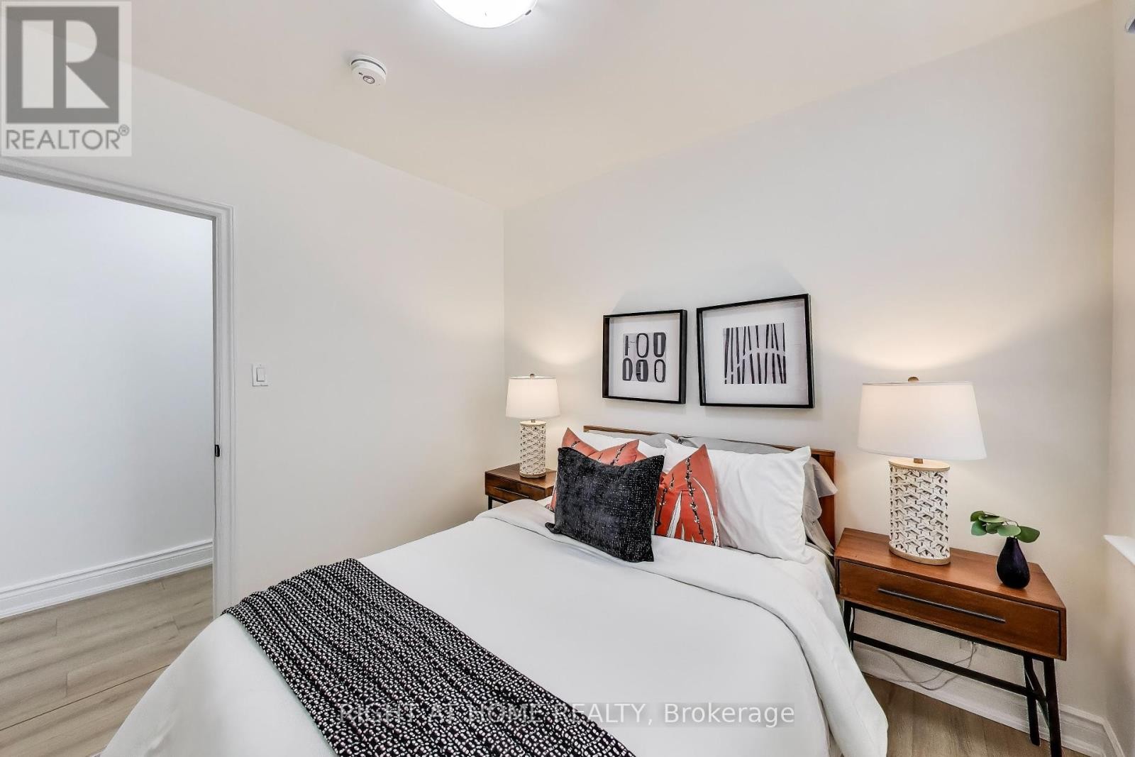 












1071 CRAVEN ROAD

,
Toronto (Greenwood-Coxwell),




Ontario
M4J4V7

