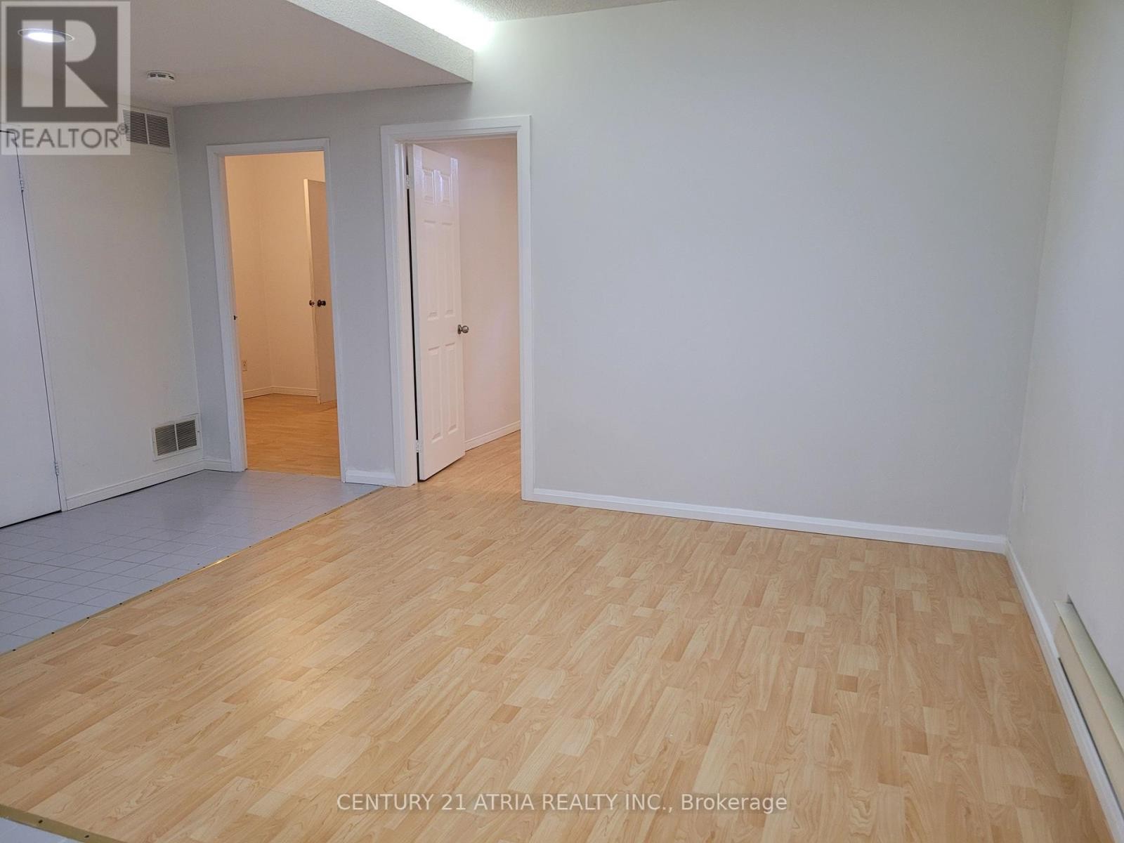 












BSMT - 26 SUNBIRD CRESCENT

,
Toronto (Steeles),




Ontario
M1V2Y2

