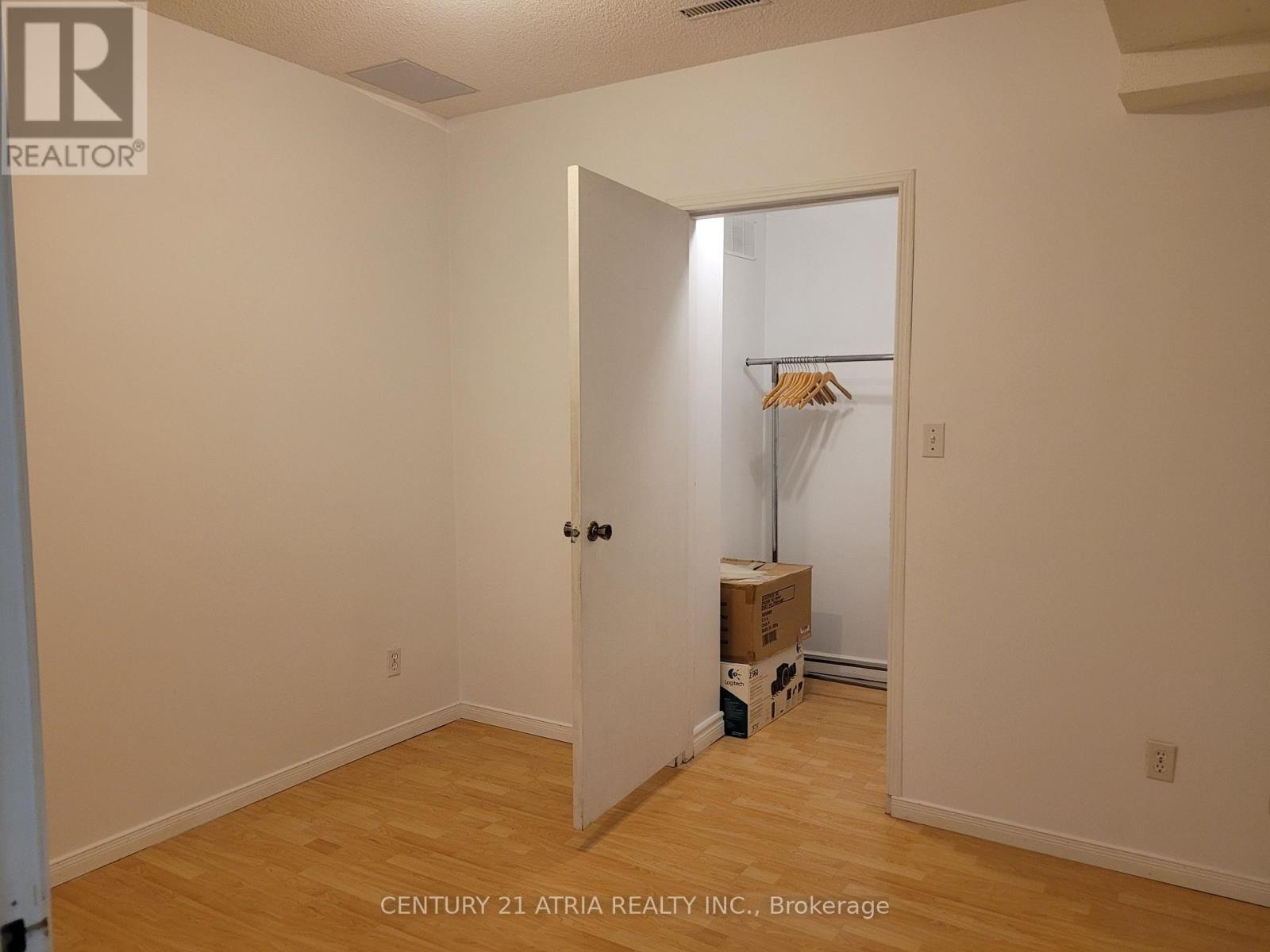 












BSMT - 26 SUNBIRD CRESCENT

,
Toronto (Steeles),




Ontario
M1V2Y2

