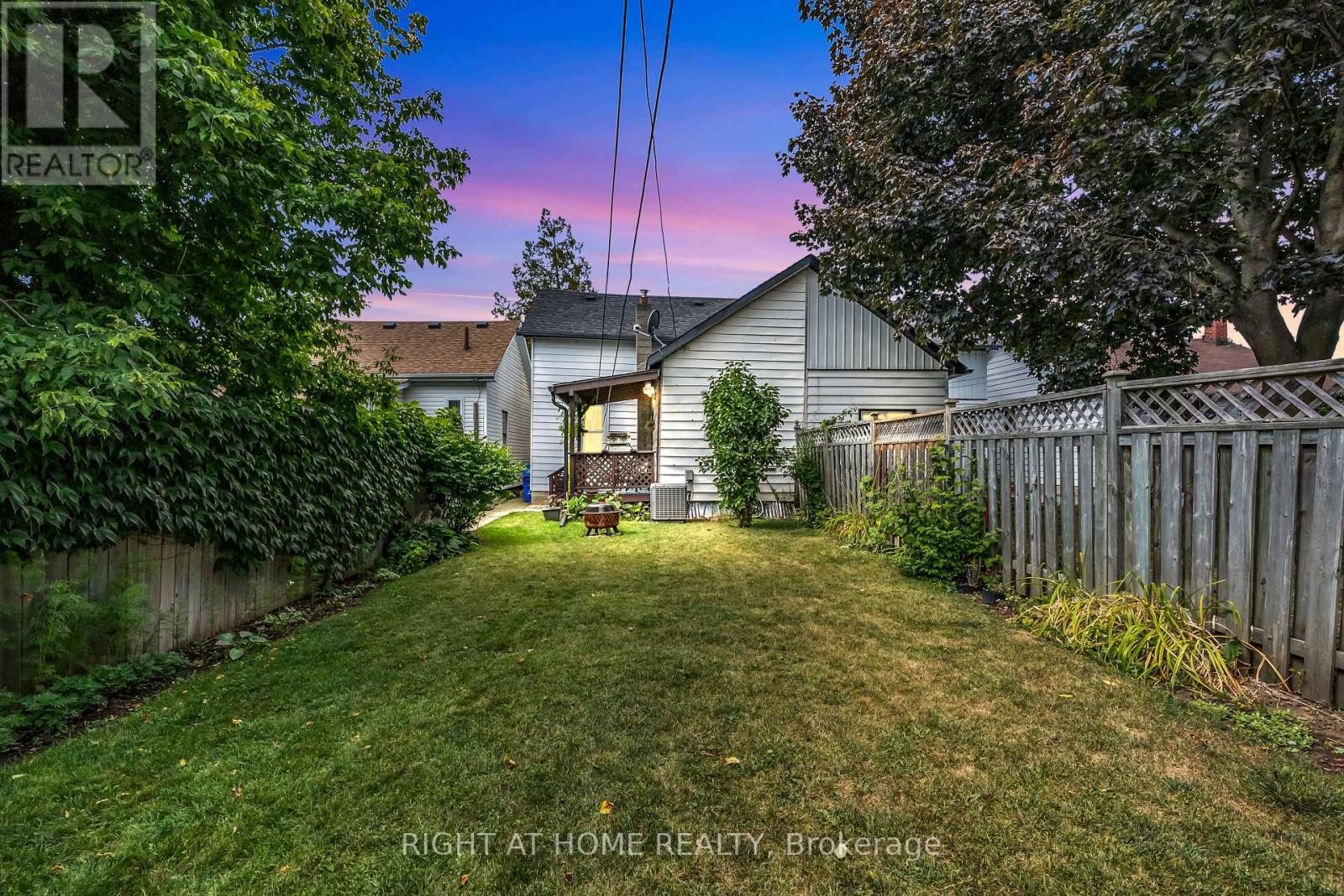 












217 CELINA STREET

,
Oshawa (Central),




Ontario
L1H4N7

