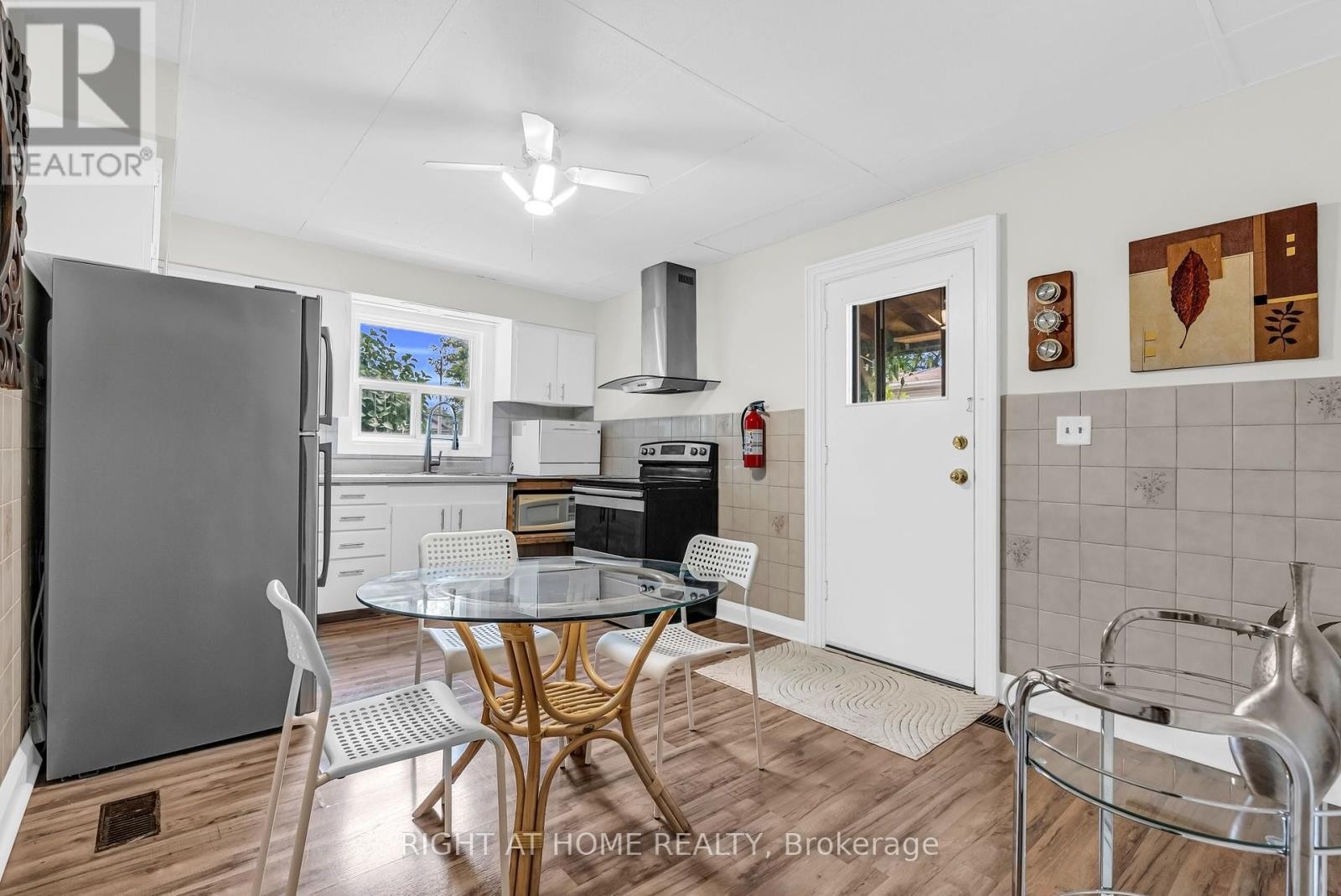 












217 CELINA STREET

,
Oshawa (Central),




Ontario
L1H4N7

