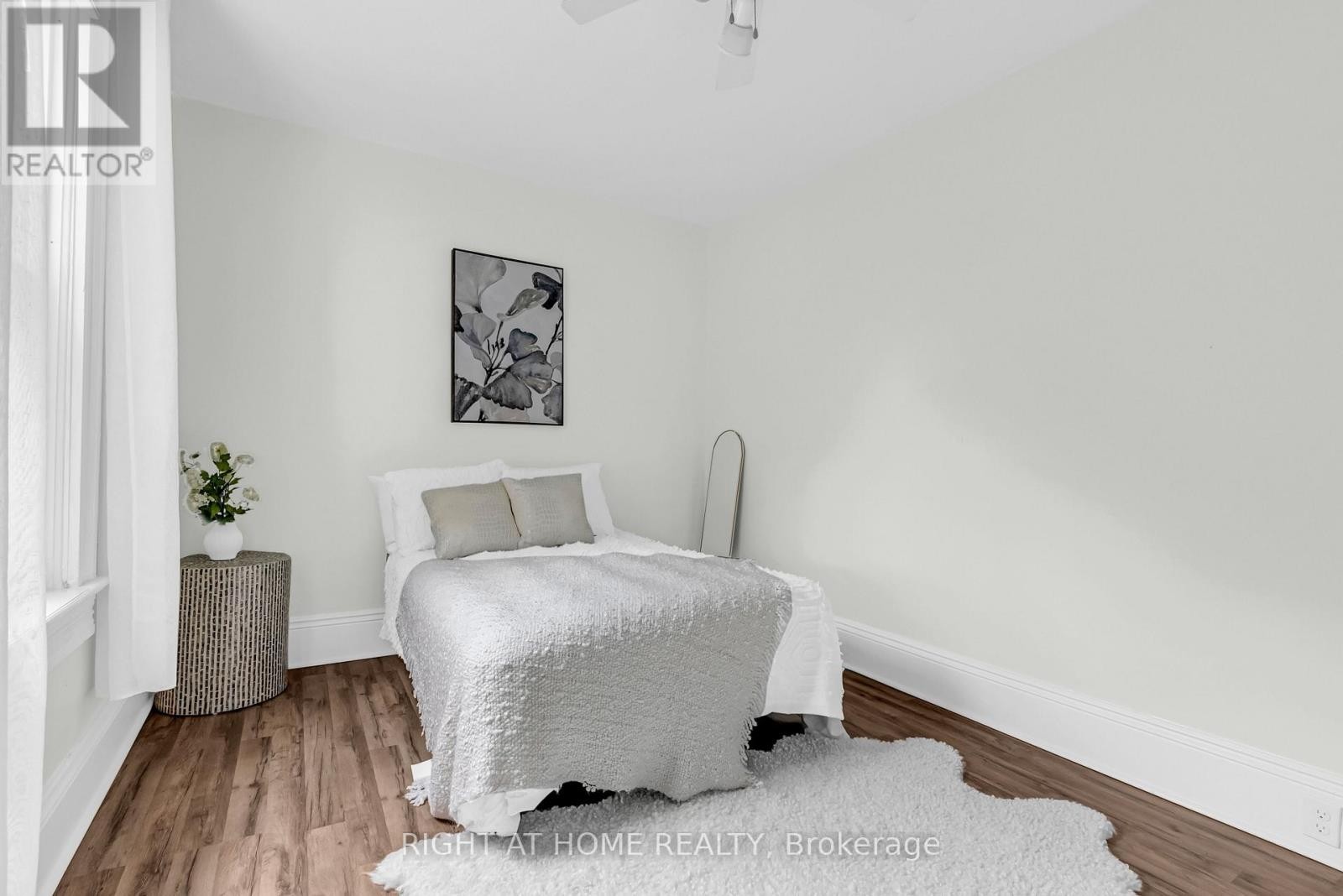 












217 CELINA STREET

,
Oshawa (Central),




Ontario
L1H4N7

