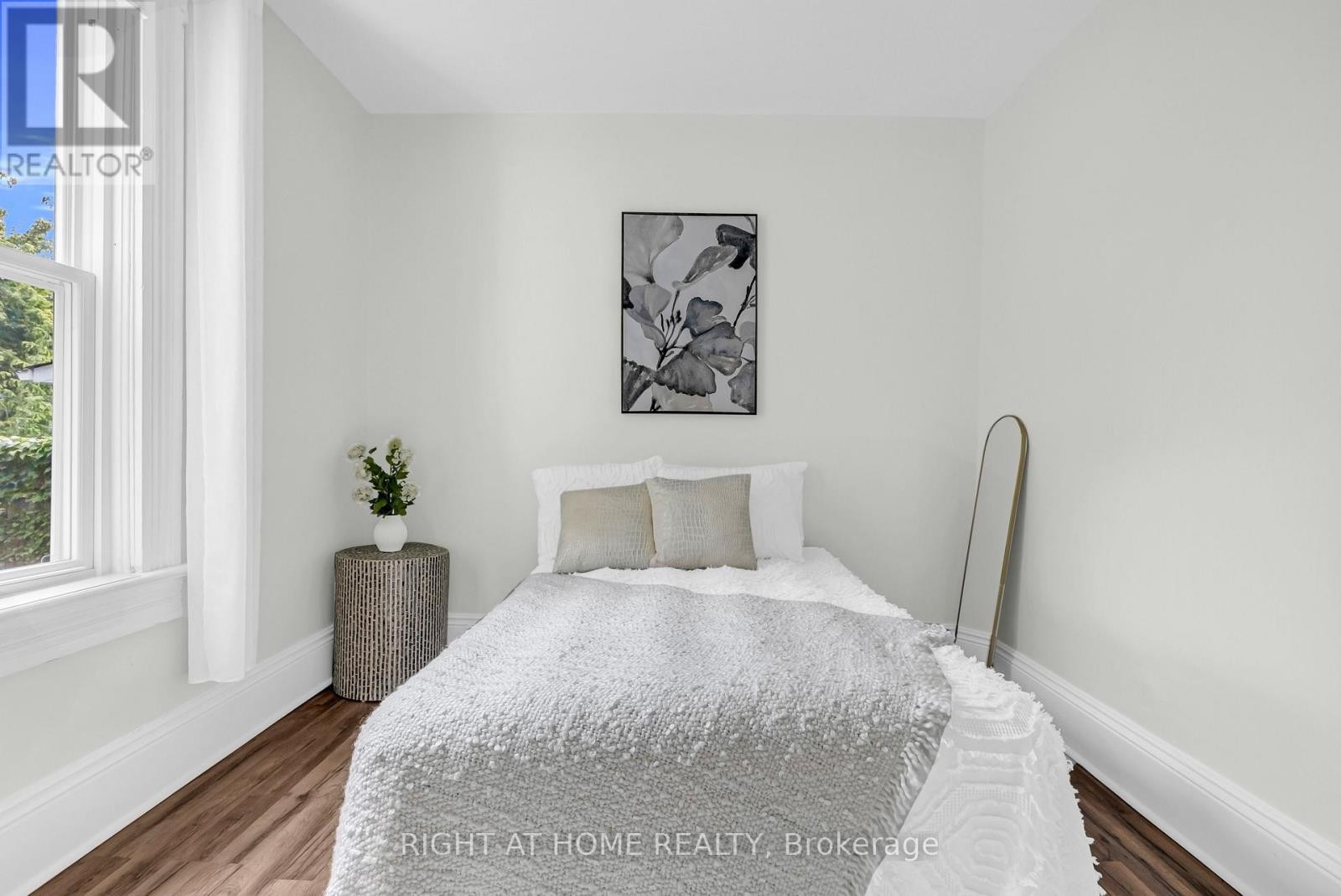 












217 CELINA STREET

,
Oshawa (Central),




Ontario
L1H4N7

