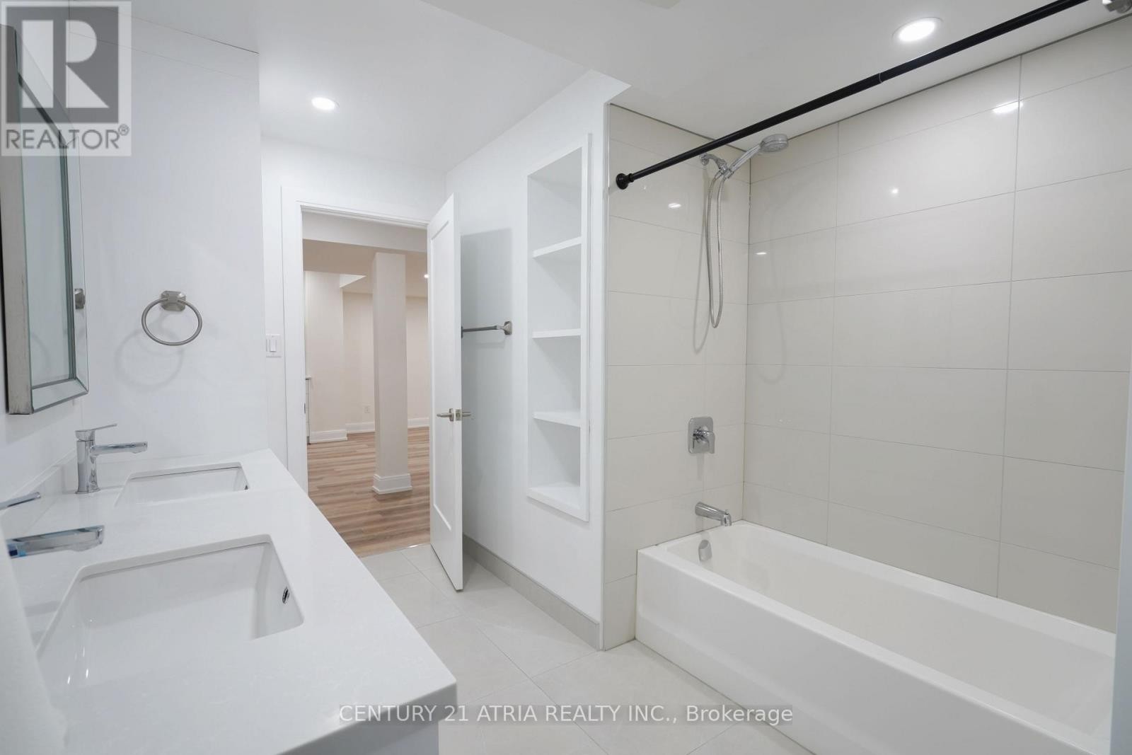 












1991 RIVERTON STREET

,
Oshawa (Taunton),




Ontario
L1K0P4

