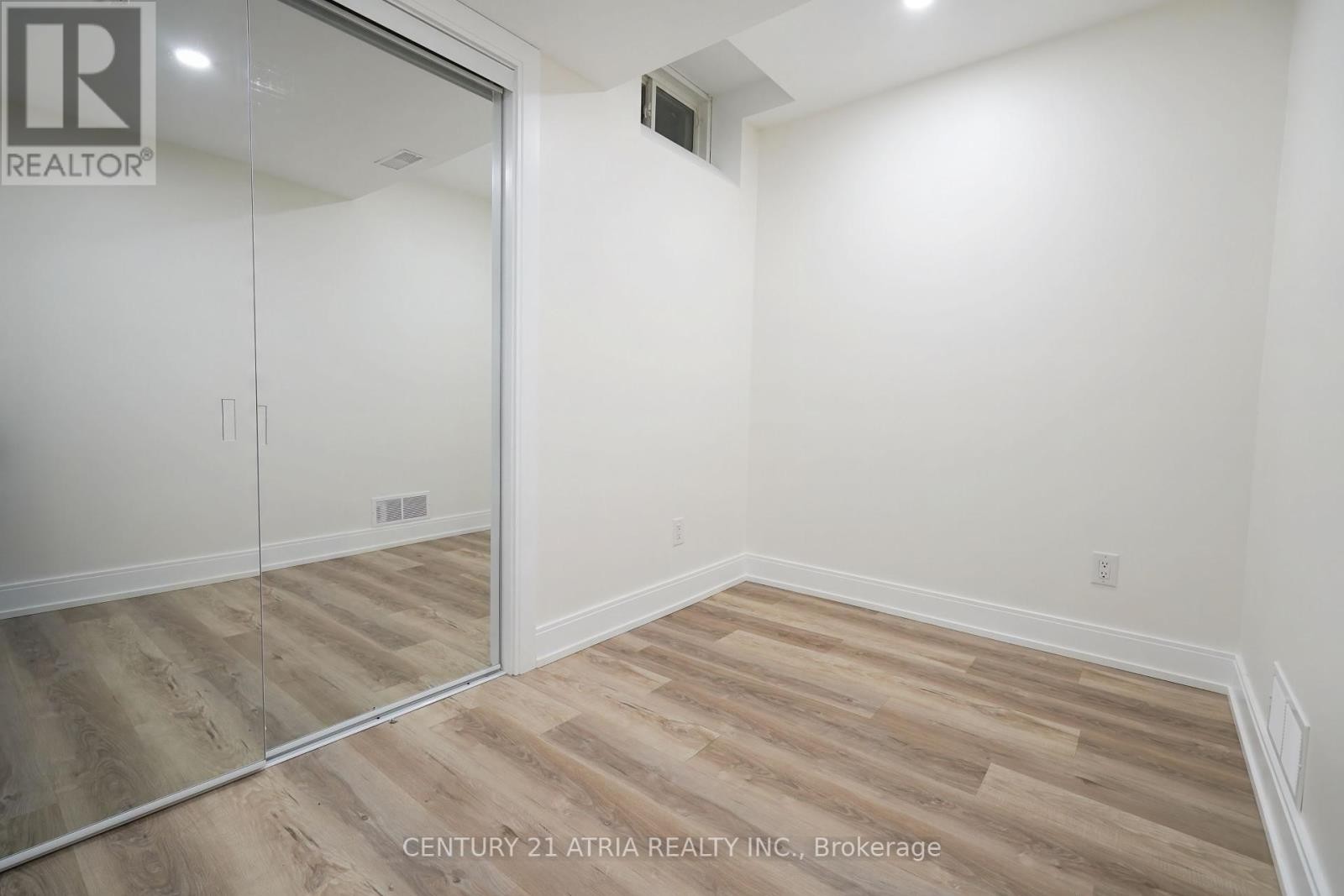 












1991 RIVERTON STREET

,
Oshawa (Taunton),




Ontario
L1K0P4

